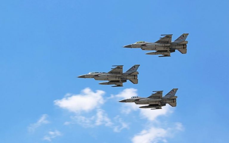 ΗΠΑ: Τροπολογία Μενέντεζ βάζει όρους στην Τουρκία για τα F-16