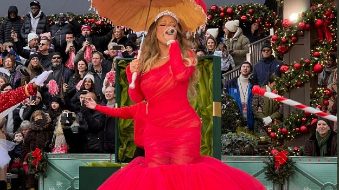 Mariah Carey: H «Βασίλισσα των Χριστουγέννων» στην παρέλαση του Macy's