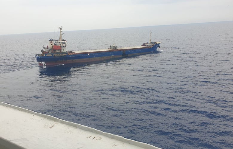 Οι πρώτες εικόνες μετά τη σύγκρουση των δύο φορτηγών πλοίων – Αρνήθηκε βοήθεια από την Ελλάδα ο πλοίαρχος του πλοίου ΑΝΤ – News.gr