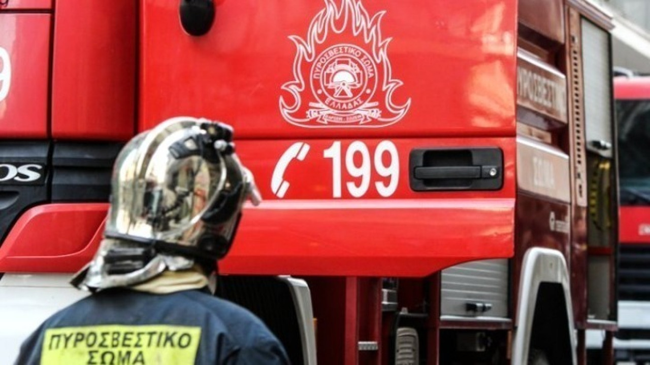 Μάνδρα: Υπό μερικό έλεγχο η πυρκαγιά σε αποθηκευτικό χώρo