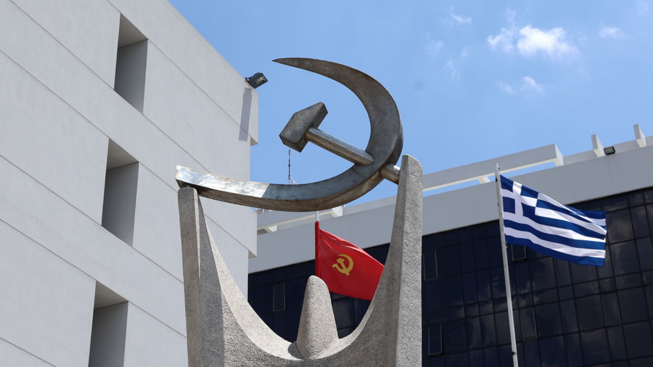 ΚΚΕ για την κυβερνητική σύσκεψη για την πυρκαγιά στην Αττική: Φιέστα με “σχέδια” πάνω στα καμένα