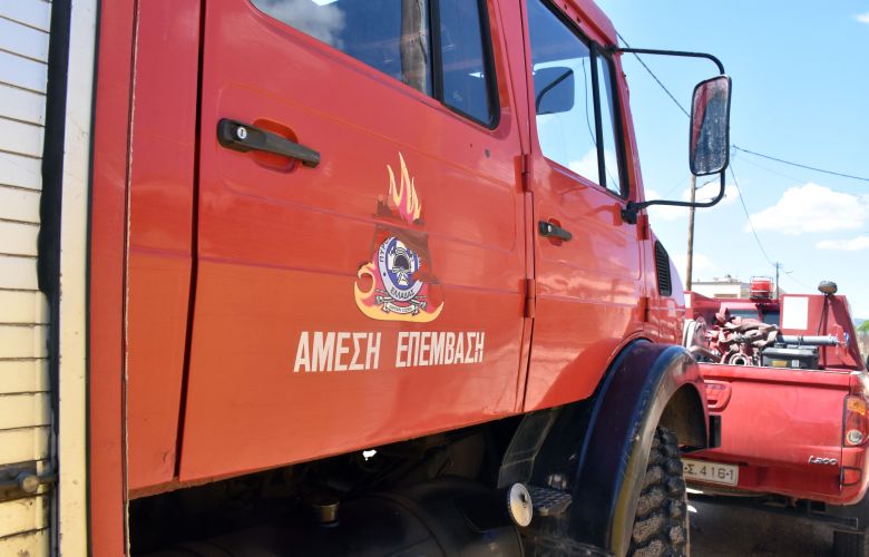 Ξέσπασε μεγάλη φωτιά σε αποθήκη στον Πειραιά – Διακόπηκε η κυκλοφορία στην οδό Γούναρη