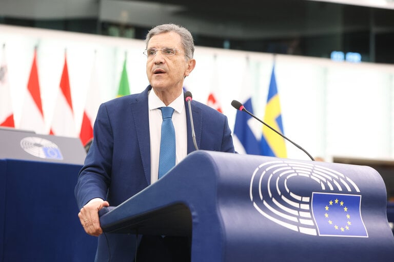 Χρειαζόμαστε μια σταθερή οικονομία με κοινωνικές παροχές