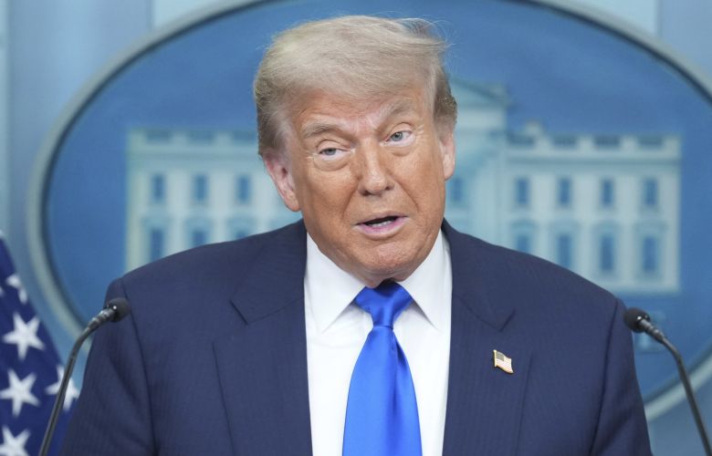 Ο Τραμπ απειλεί να ξανάβομβαρδίσει το Ιράν εάν συνεχίσει το πυρηνικό πρόγραμμά του