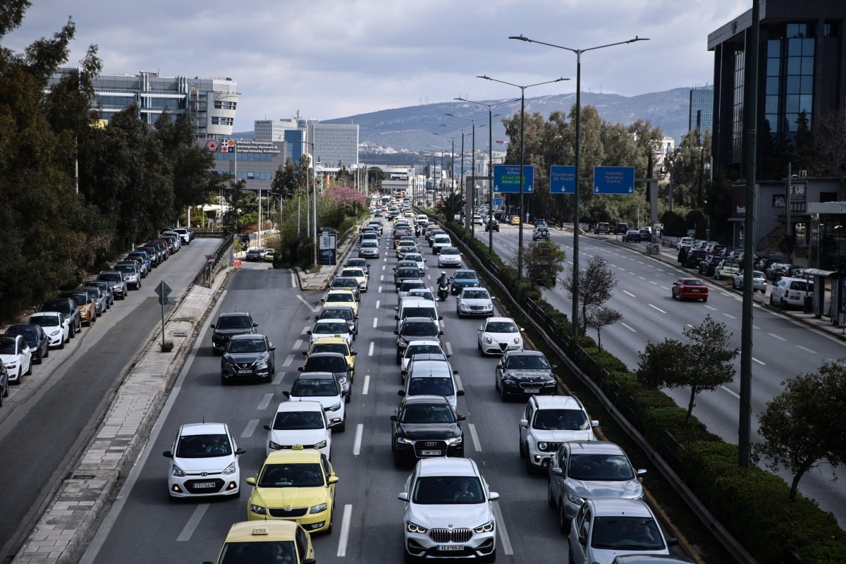 Κίνηση στους δρόμους: Εκρηκτικό κοκτέιλ με μποτιλιάρισμα και καύσωνα