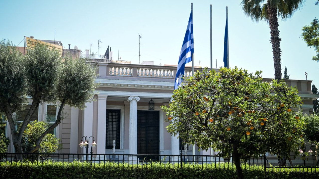 Κυβερνητικές πηγές: Ο θυμωμένος Ανδρουλάκης προσπαθεί να δικαιολογηθεί για τους «πράσινους φραπέδες»