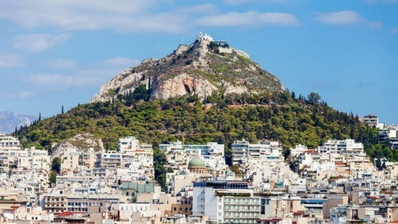 Σε αυξημένη επιφυλακή ο δήμος Αθηναίων λόγω υψηλού κινδύνου πυρκαγιάς