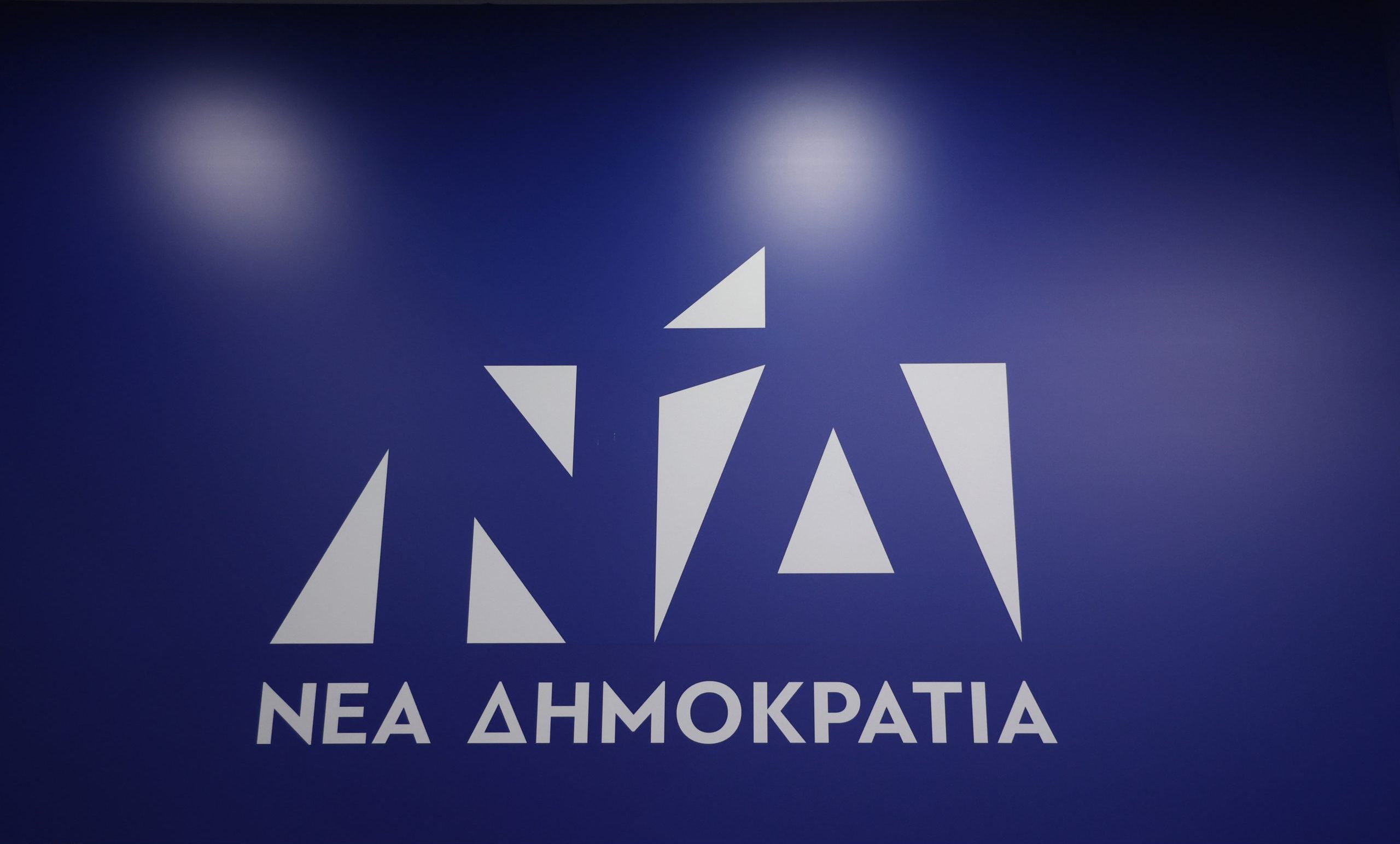 Η οικογένεια της ΝΔ αποχαιρετά με θλίψη τον πρώην βουλευτή Α' Αθηνών, Δημήτρη Κωνσταντάρα