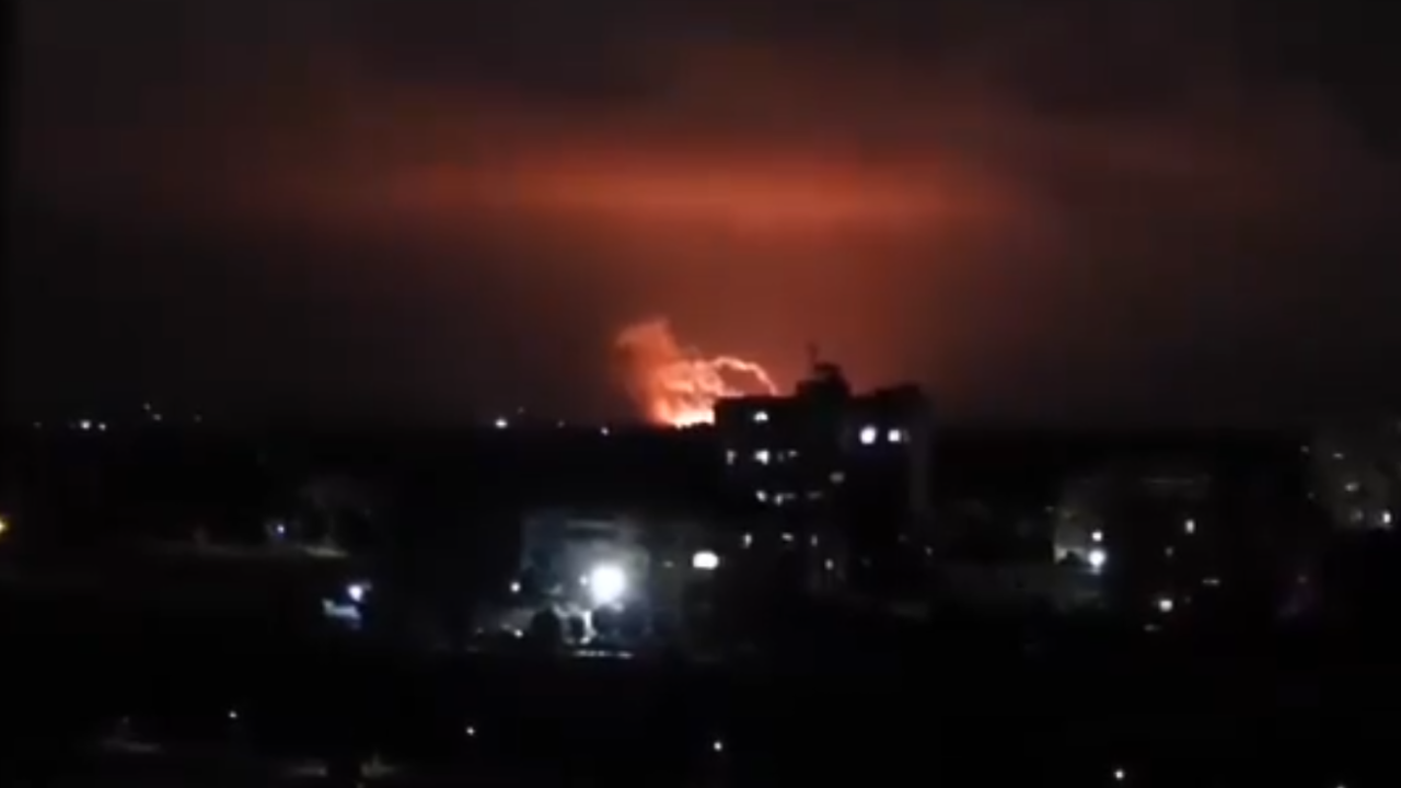 Συρία: Εκρήξεις κοντά σε Χομς και Λατάκκεια, αναφορές για ισραηλινά πλήγματα