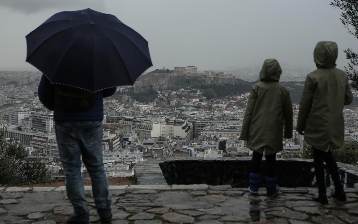 Βροχές, καταιγίδες και ισχυροί άνεμοι σήμερα