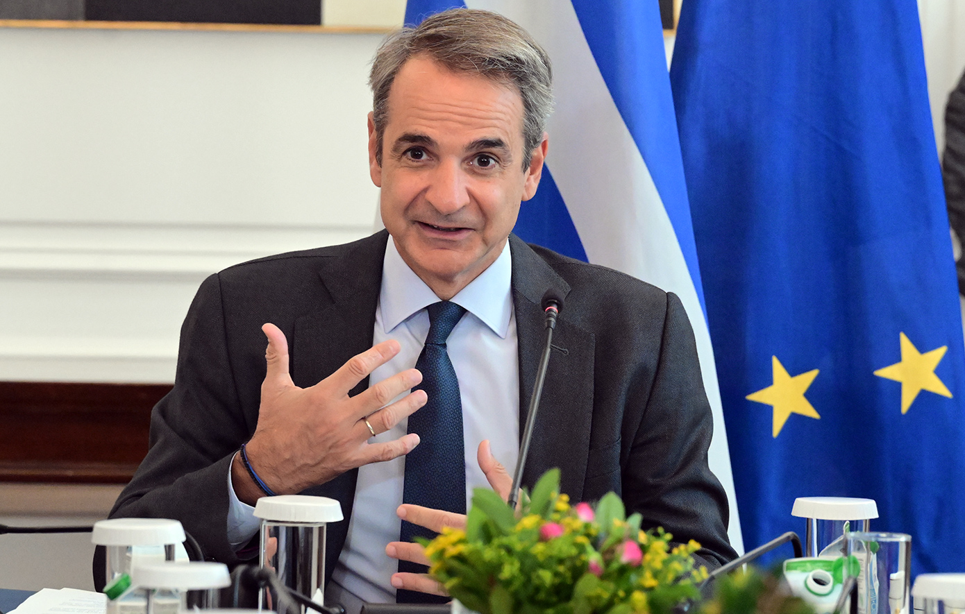 Κραυγαλέο fake news της αντιπολίτευσης η δήθεν γενικευμένη επιβολή 13ωρης εργασίας – News.gr