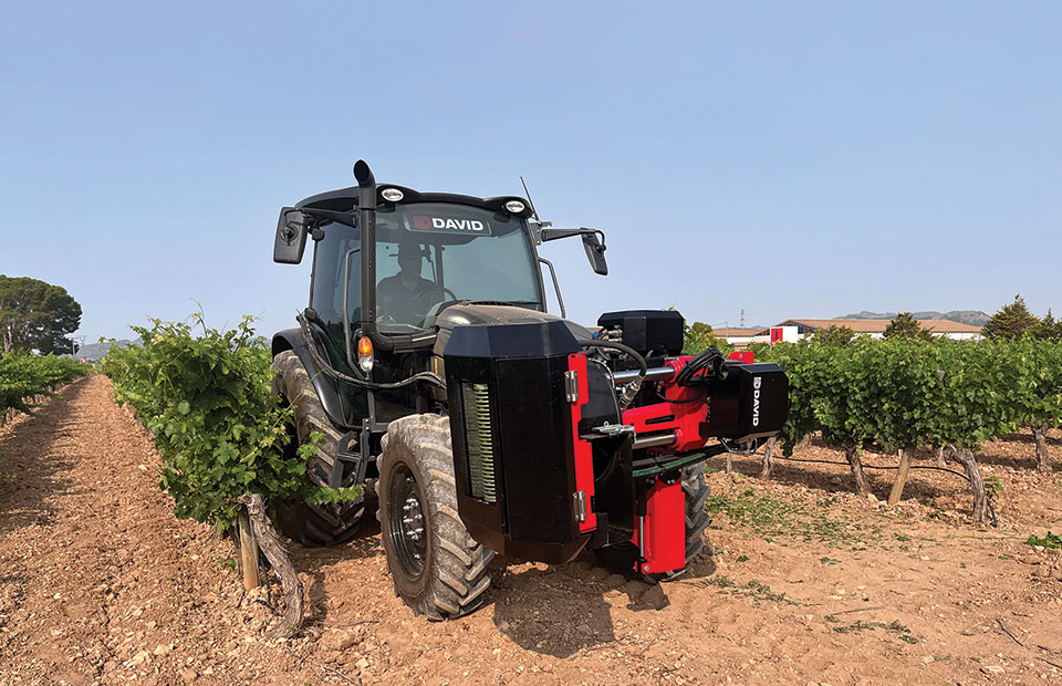 Κάθε αμπελουργικό στάδιο έχει το δικό του μηχάνημα, δύο κορυφαίες προτάσεις