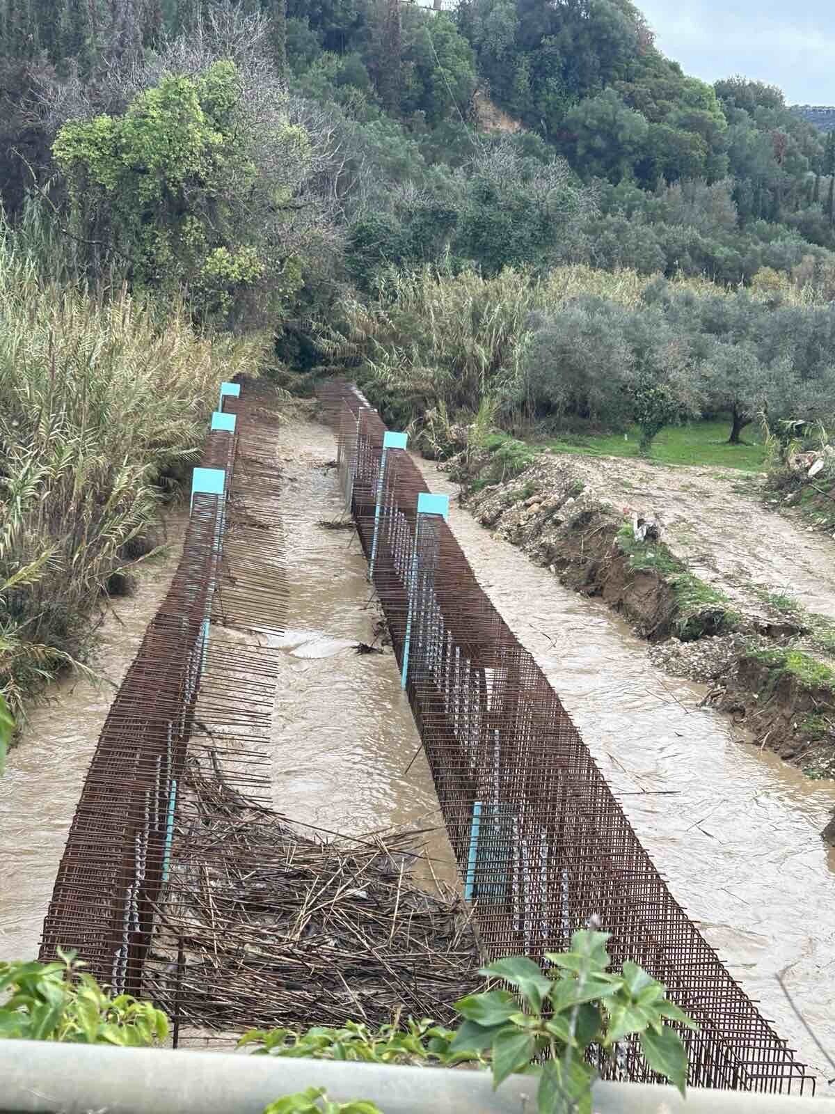 Πλημμύρες δρόμων και χωραφιών στα Φιλιατρά καταγγέλλει ο τοπικός Αγροτικός Σύλλογος