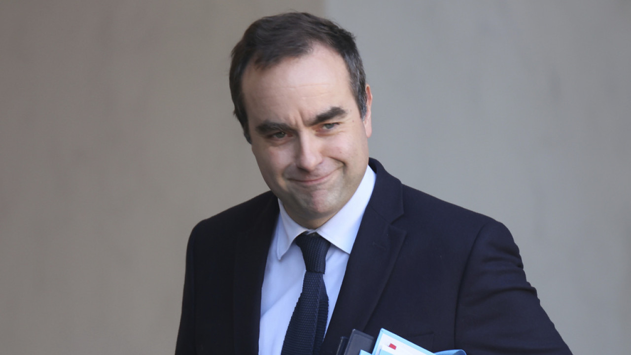 Γαλλία: Προϋπολογισμός Λεκορνί με μείωση ελλείμματος στο 4,7% ως το 2026