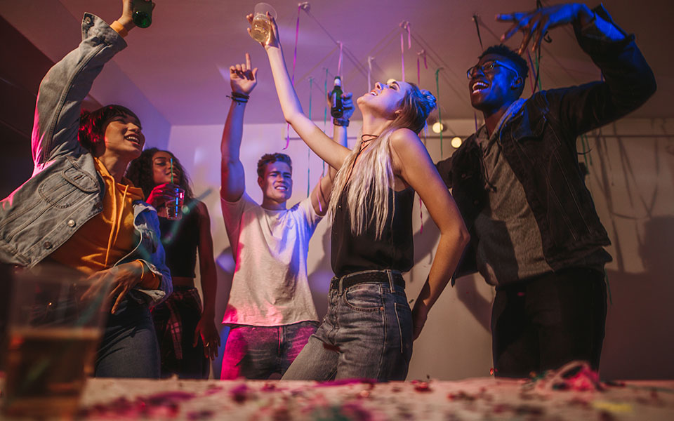 η-airbnb-εφαρμόζει-τεχνολογία-αντι-πάρτι-561379990