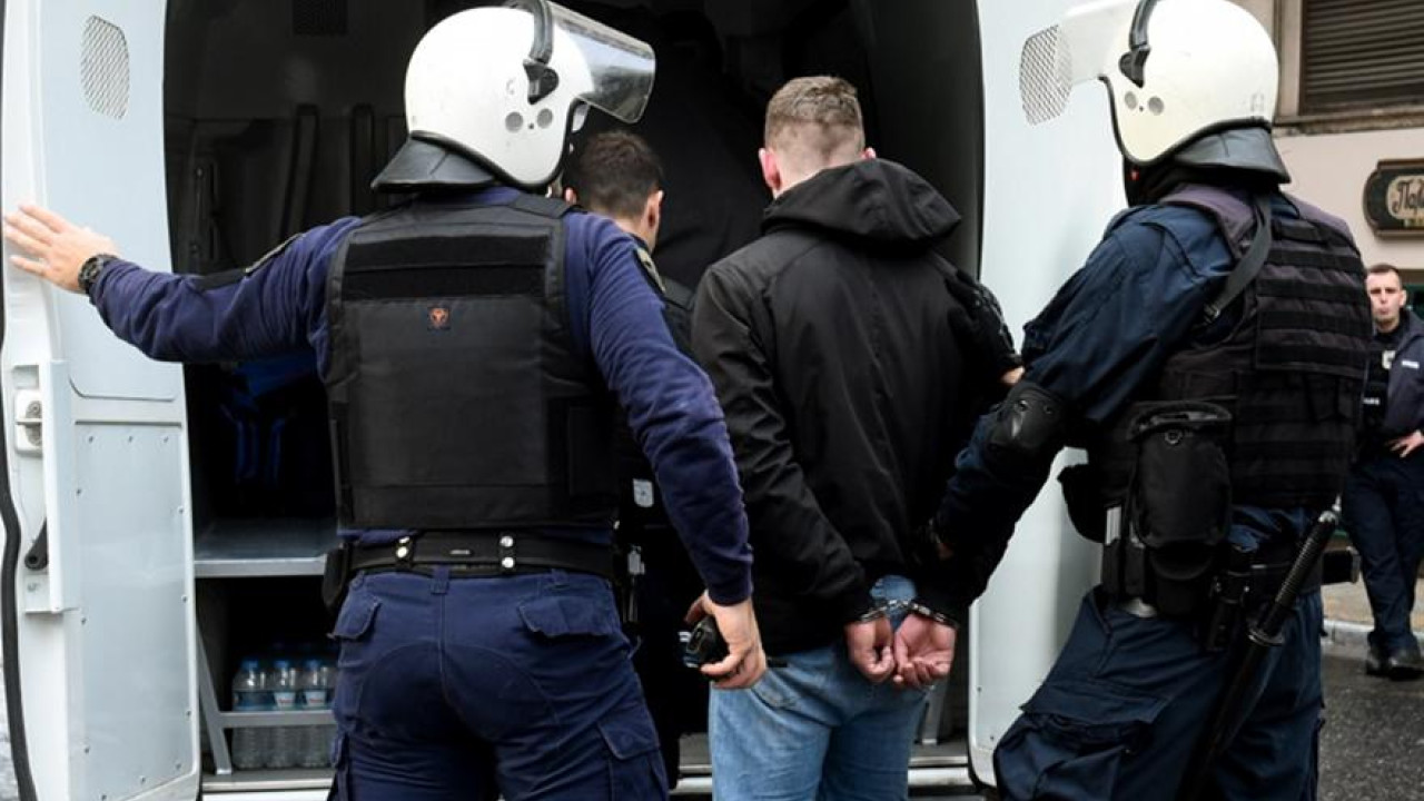 Σπείρα «ρήμαζε» καταστήματα στη Σαλαμίνα - ένας ανήλικος στους συλληφθέντες