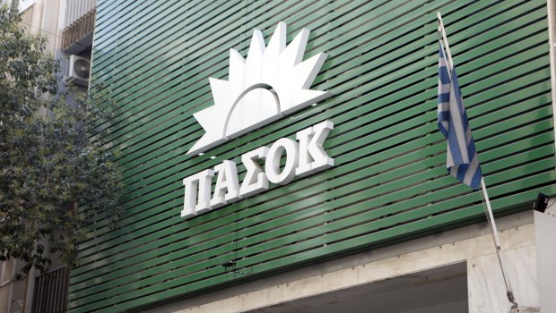 ΠΑΣΟΚ: Η κυβέρνηση, αντί να θωρακίζει τη χώρα, απαξιώνει στρατηγικά έργα