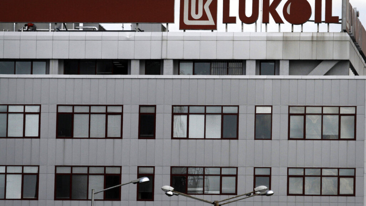Ρωσία: Η Lukoil δηλώνει ότι θα πουλήσει τα περιουσιακά στοιχεία λόγω των κυρώσεων