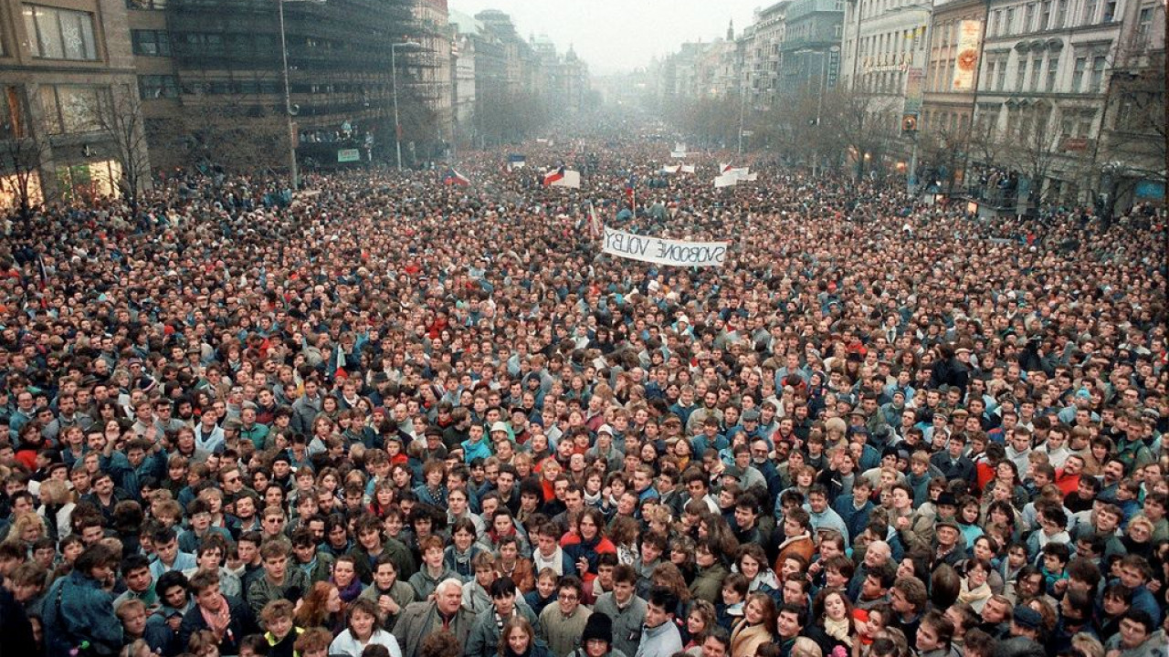 Επέτειος Βελούδινης Επανάστασης: Αντικυβερνητικές διαδηλώσεις σήμερα σε Τσεχία και Σλοβακία