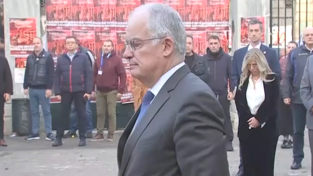 Στεφάνι στο Πολυτεχνείο κατέθεσε ο Τασούλας - Το μήνυμα του ΠτΔ