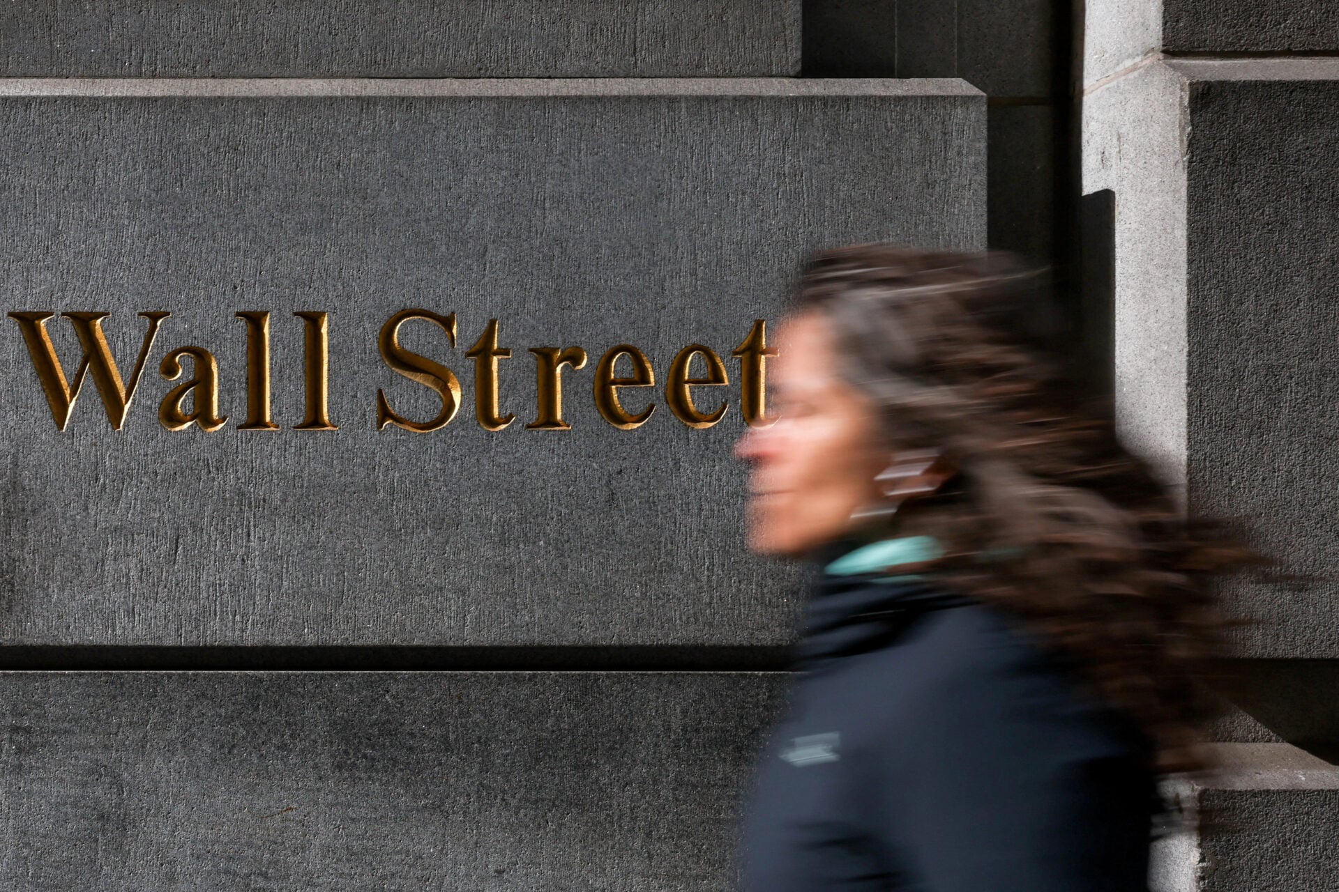 Πτώση στη Wall Street: Οι τεχνολογικές μετοχές βυθίζονται
