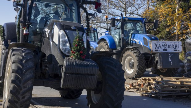 ΠΑΣΟΚ: Η κυβέρνηση έβαλε «φέσι» 1 δισ. στον έντιμο αγρότη