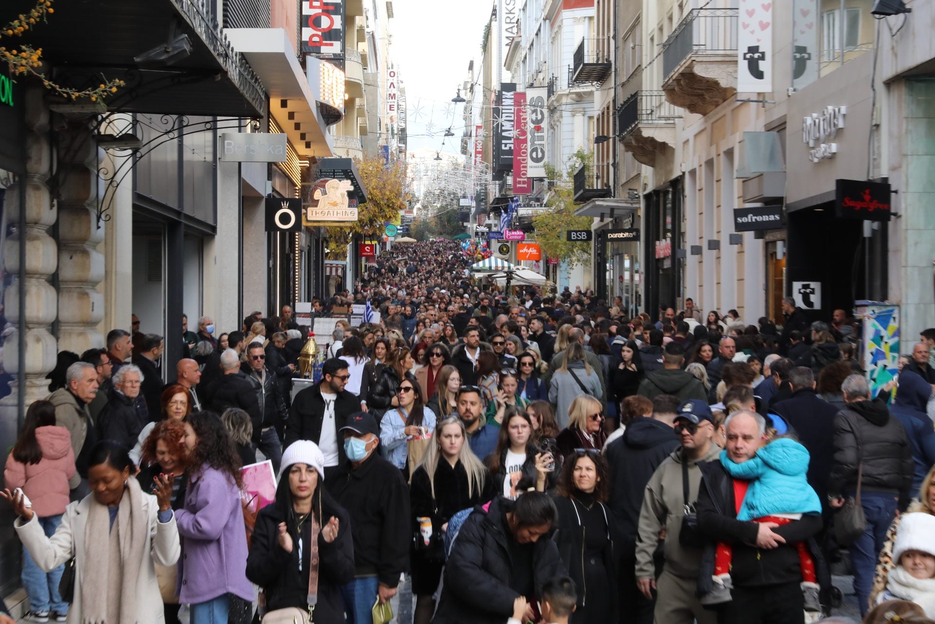 8 στους 10 Έλληνες αγοράζουν από πλατφόρμες εκτός Ε.Ε.