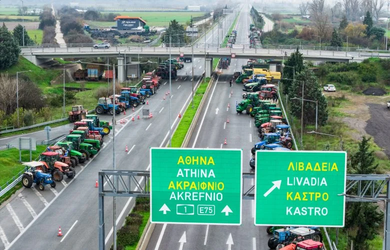 Σε ισχύ η κυκλοφοριακή ρύθμιση στο μπλόκο των αγροτών στο Κάστρο Βοιωτίας – News.gr