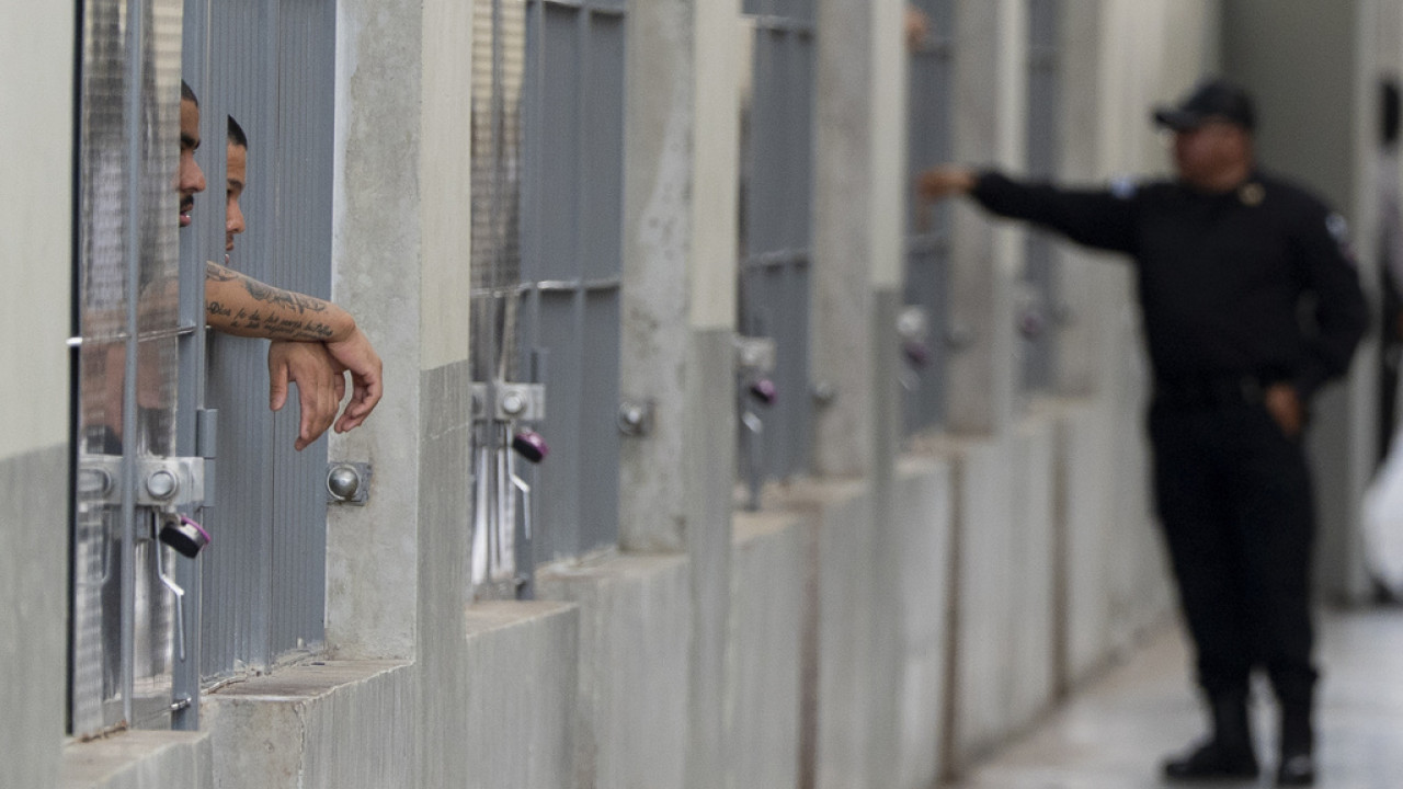 Ελ Σαλβαδόρ: Τριετής φυλάκιση σε δικηγόρο και ηγέτη κοινότητας επειδή διαδήλωσαν
