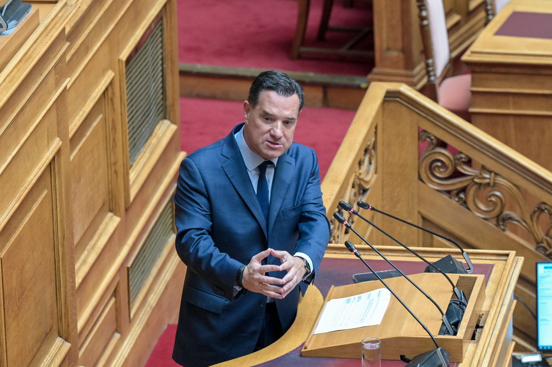 Ανέβηκαν οι τόνοι στη Βουλή για τις δαπάνες δημόσιας υγείας