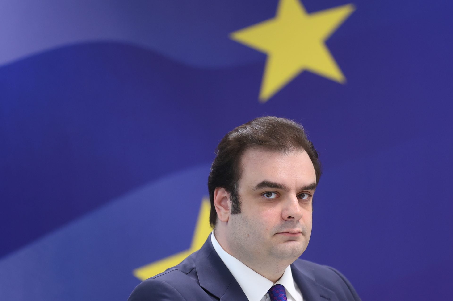 Η ώρα της κάλπης για Πιερρακάκη – Η πιο συμβολική δοκιμασία της Ελλάδας μετά την κρίση