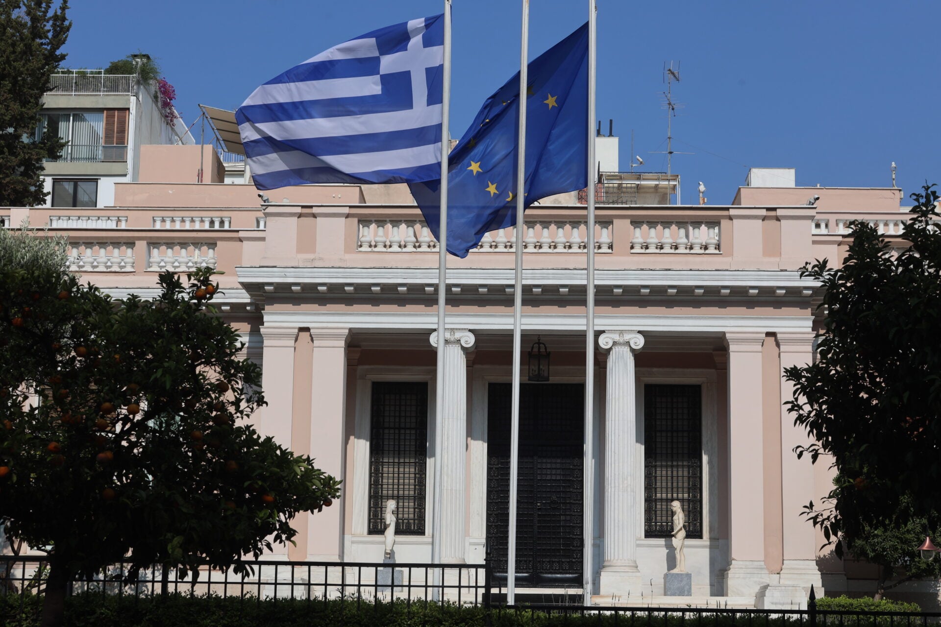 Αναβάλλεται η συνάντηση του Πρωθυπουργού με βουλευτές της ΝΔ
