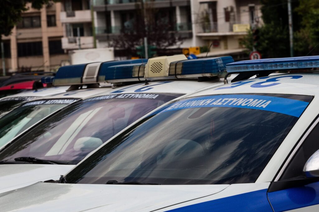 Συλλήψεις, έρευνες και κατασχέσεις όπλων