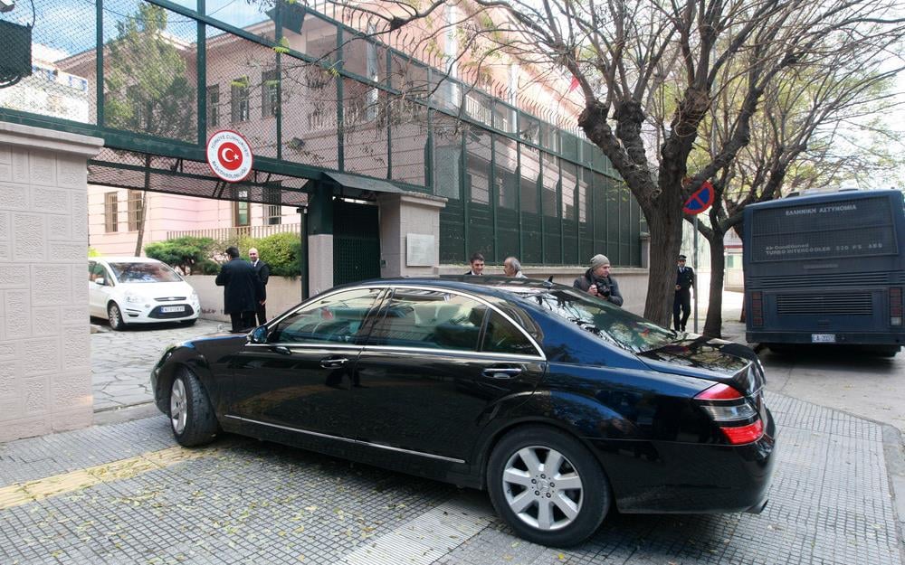 Ταυτοποιήθηκαν άλλοι 3 για ομαδική επίθεση σε αστυνομικούς