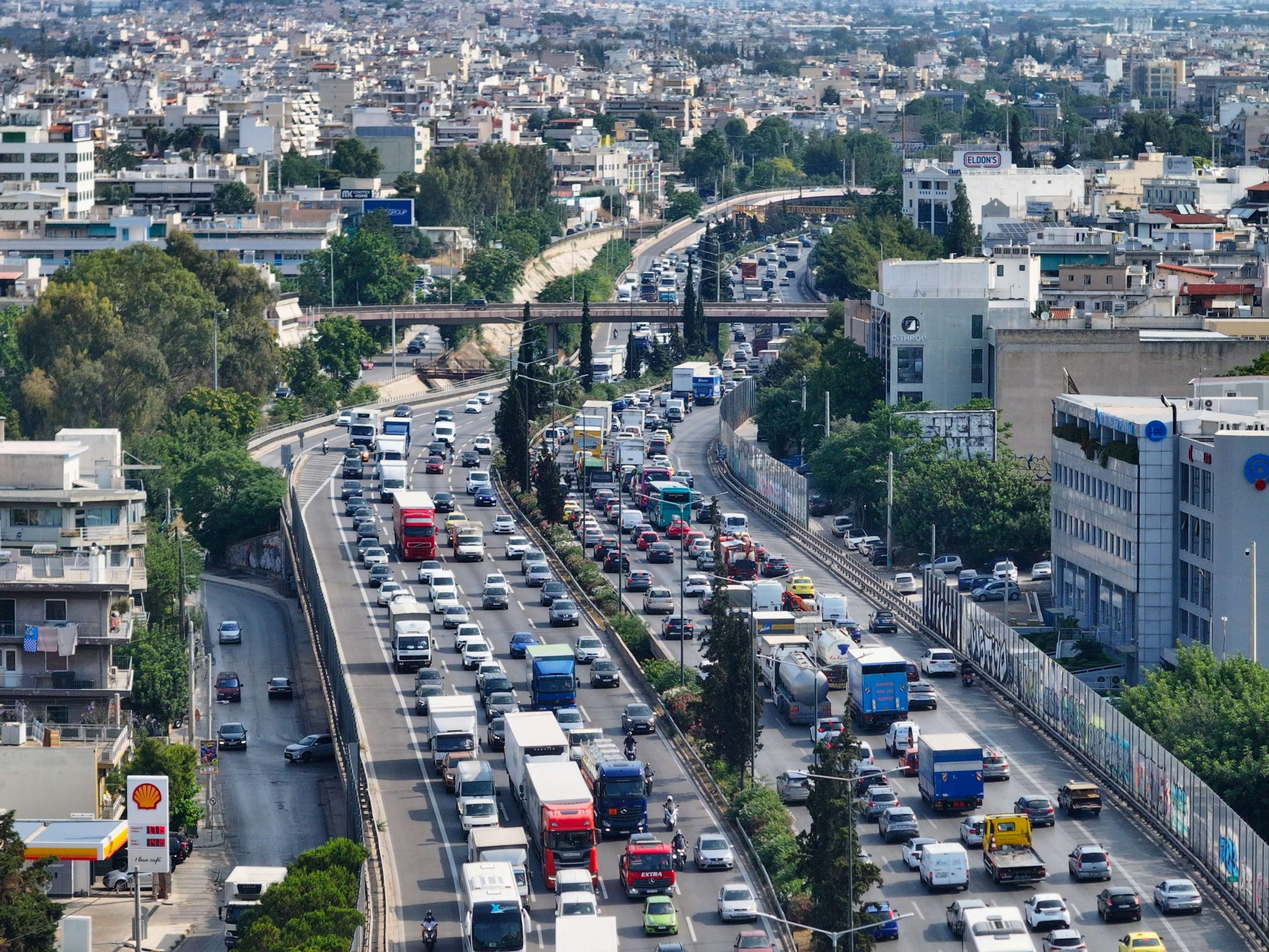 Κίνηση στους δρόμους: Συνεχίζονται τα σοβαρά προβλήματα στον Κηφισό – Ουρές χιλιομέτρων
