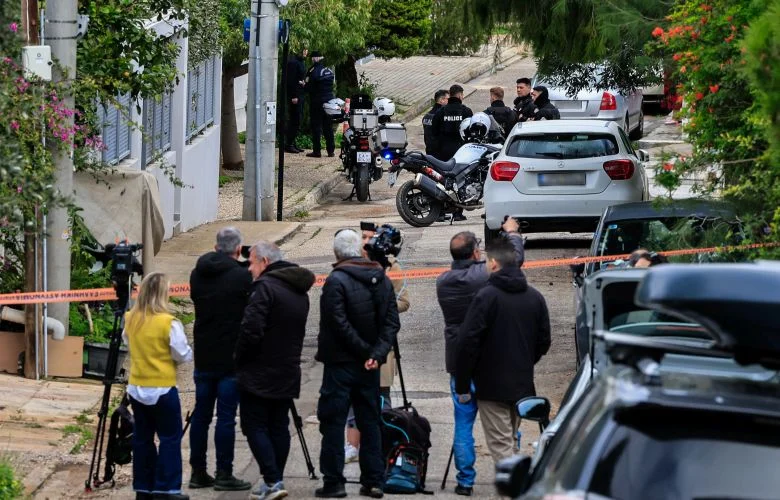 «Σκότωσα την μητέρα και τον πατέρα μου. Θα σκοτώσω και τα αδέρφια μου, αν με αφήσετε ελεύθερο», είπε ο πατροκτόνος στην Γλυφάδα: – News.gr