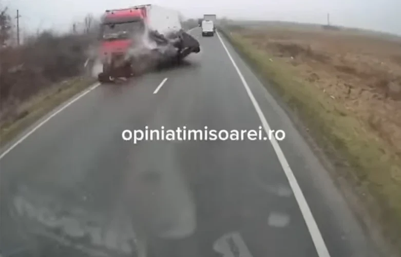 7 νεκροί και 3 τραυματίες σε τροχαίο – Βίντεο-σοκ – News.gr