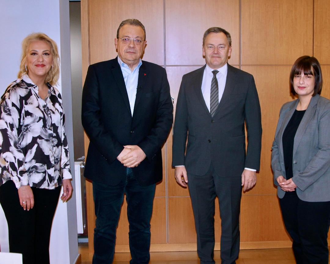 Φάμελλος στον Δανό πρέσβη: Ευρώπη και Ελλάδα οφείλουν να υπερασπίζονται το Διεθνές Δίκαιο