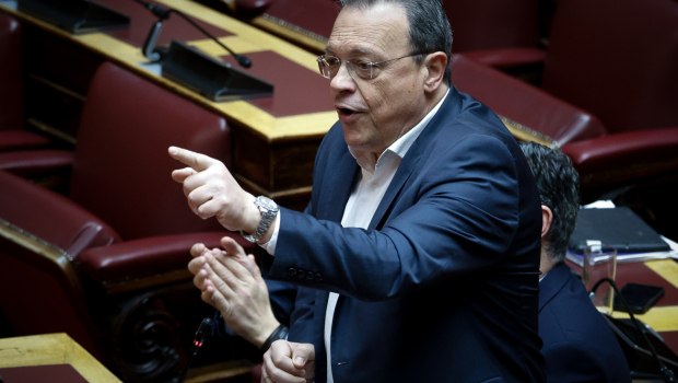 Φάμελλος: Εκτεθειμένος και υποτελής στον Τραμπ ο Μητσοτάκης