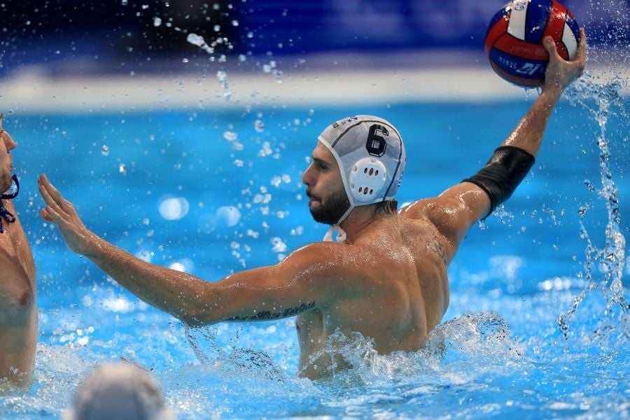 Απίθανη νίκη με παίκτη λιγότερο για την Εθνική