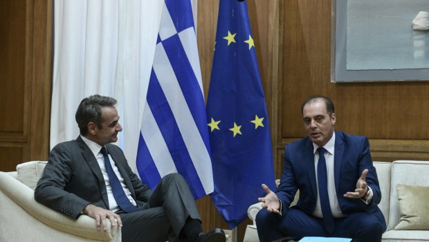 ΠΑΣΟΚ: Εμφανίστηκε πάλι ο αυτοφωράκιας του Μητσοτάκη, Κυριάκος Βελόπουλος
