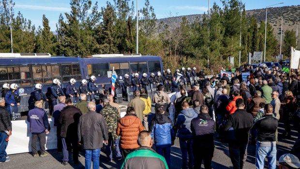 Απειλές κατά των αγροτών από τον Χρυσοχοΐδη με επίκληση στο... κράτος δικαίου