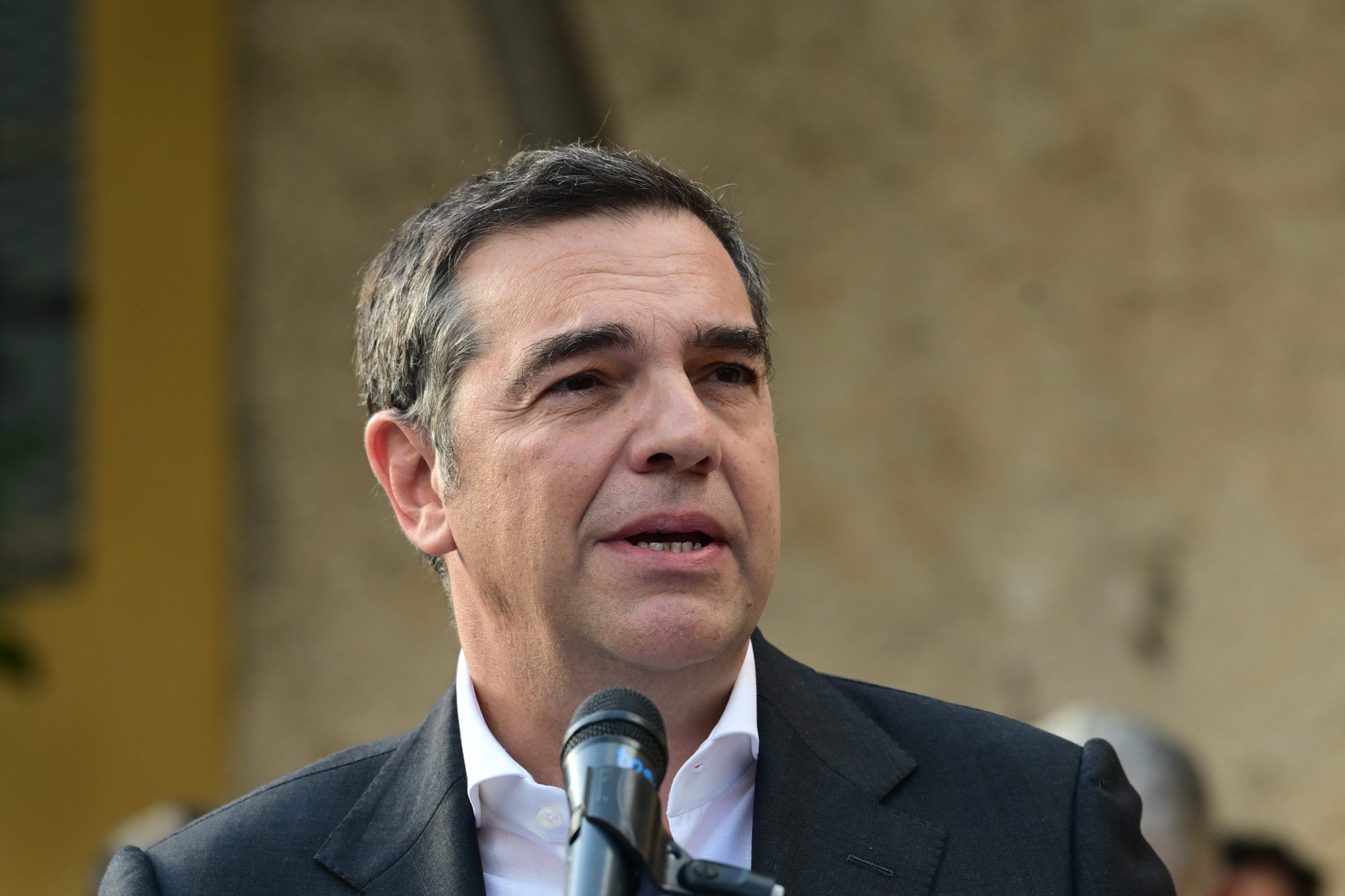 Πηγές Τσίπρα: «Ο κ. Μητσοτάκης αντί να απολογηθεί, επιλέγει τον δρόμο της πολιτικής δειλίας»