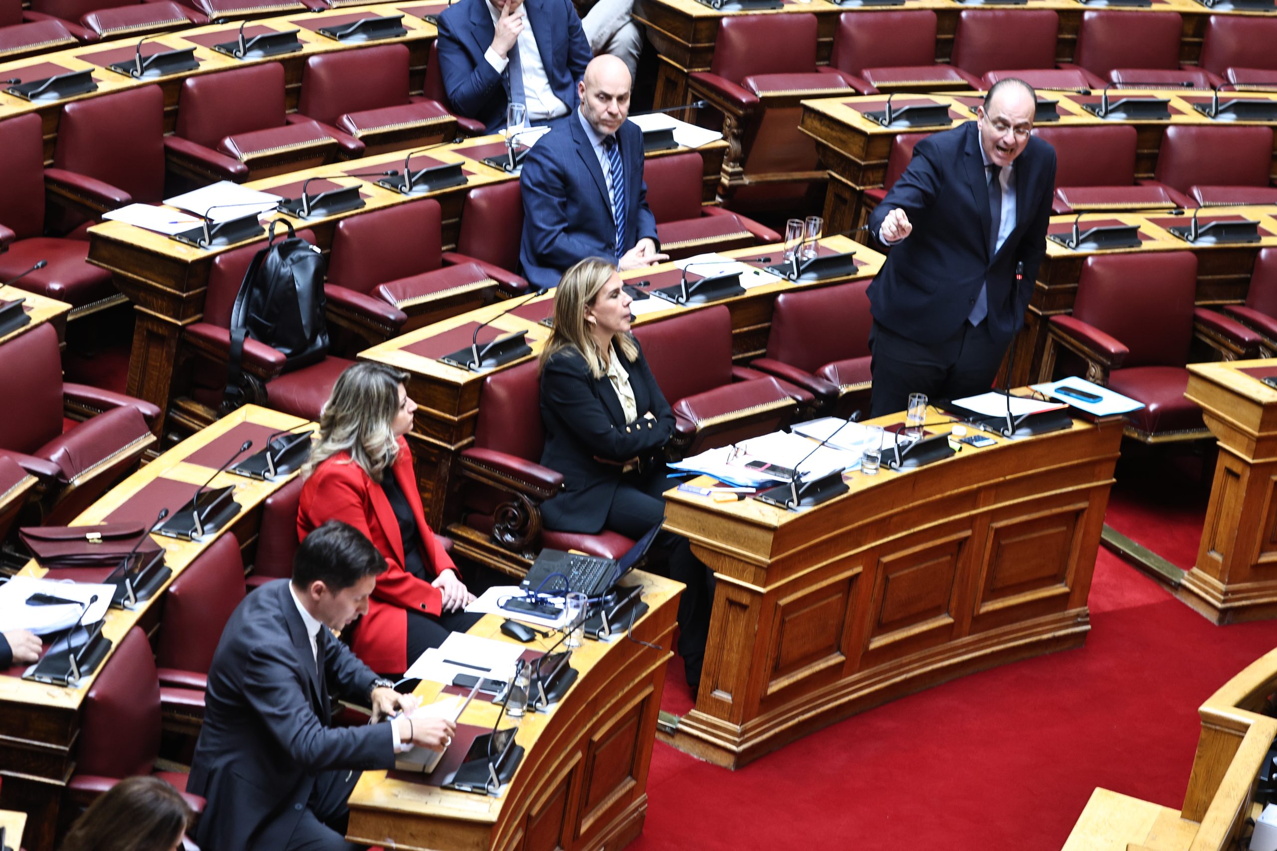 Βουλή: Εκρηκτική αντιπαράθεση για τα Ίμια - «Κυβέρνηση Σημίτη, Αρσένης και Πάγκαλος τραγικοί, μοιραίοι και άβουλοι»