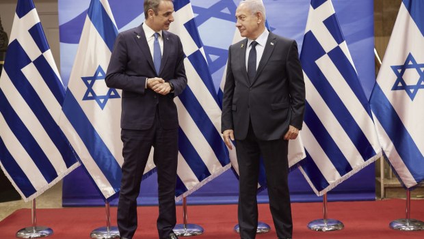 Φιντάν για Μητσοτάκη: Μόνο ο Έλληνας πρωθυπουργός ποζάρει με τον Νετανιάχου