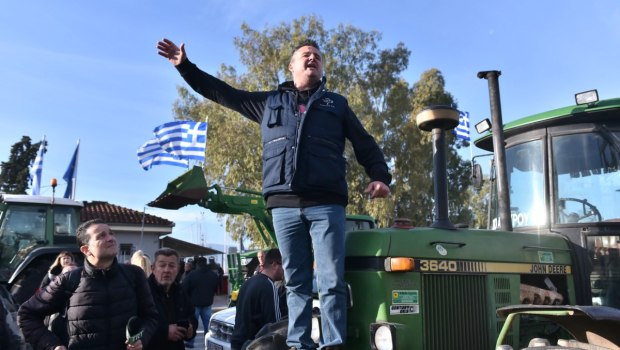 Κυβέρνηση που ετοιμάζεται να ρίξει πρόστιμα στους αγρότες, με υπουργούς υποκριτές... υπερπατριώτες!