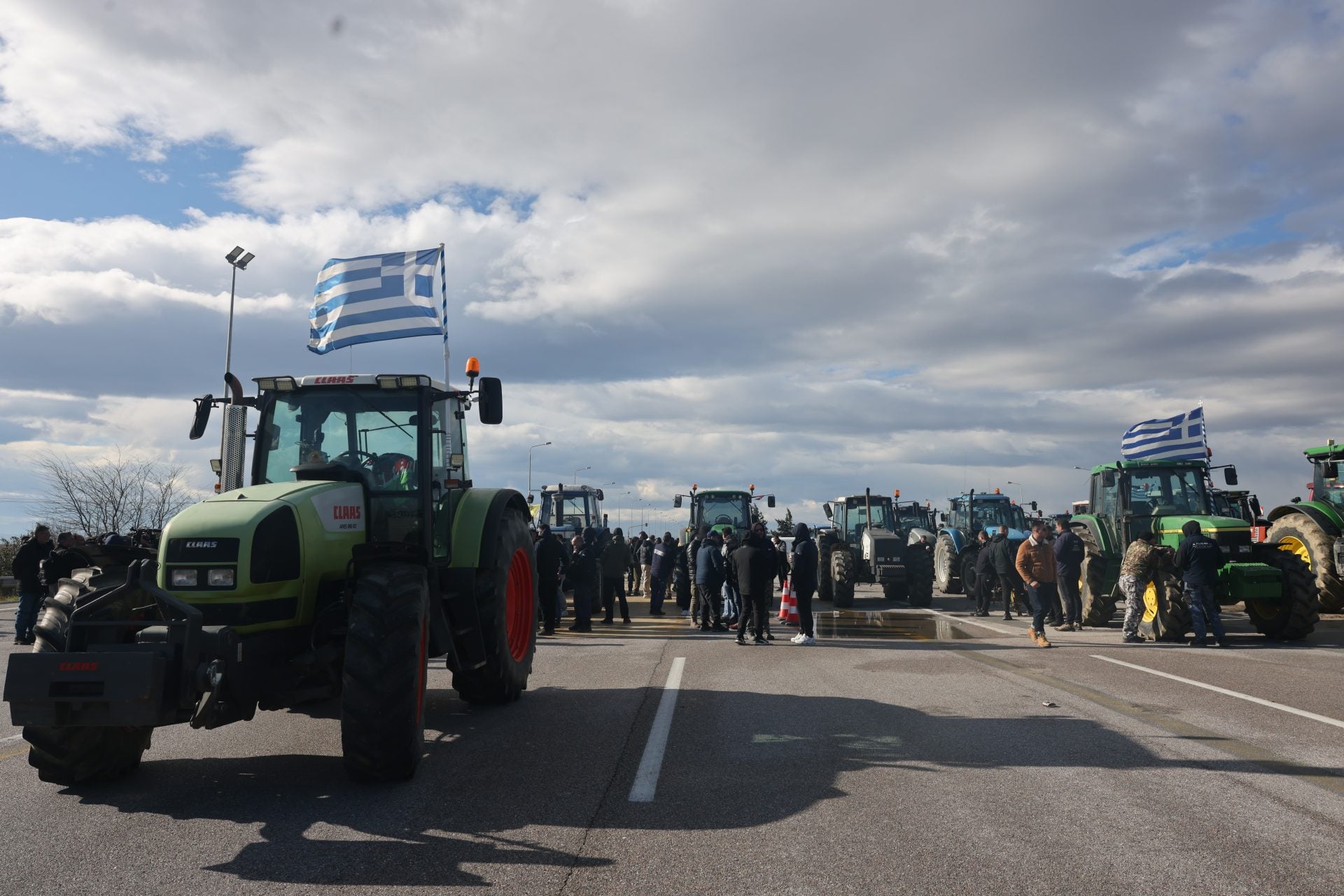 Δύο χωριστές συναντήσεις με τον πρωθυπουργό την Τρίτη – Δεν υπάρχει κοινή εκπροσώπηση των μπλόκων