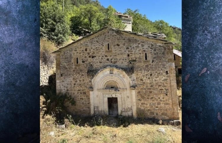 Τα ιερά άμφια τα κάψαμε για να μη πέσουν στα χέρια των Τούρκων, γιατί το θεωρούσαμε αμαρτία να τα περιπαίξουν αυτοί