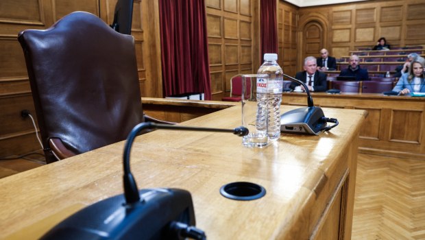 Φωτιές άναψε ο Φραπές στην εξεταστική: Άγρια κόντρα Λιακούλη - Χαλικιά - «Μη μου κουνάτε το δάχτυλο - Να μου ζητήσετε συγγνώμη»