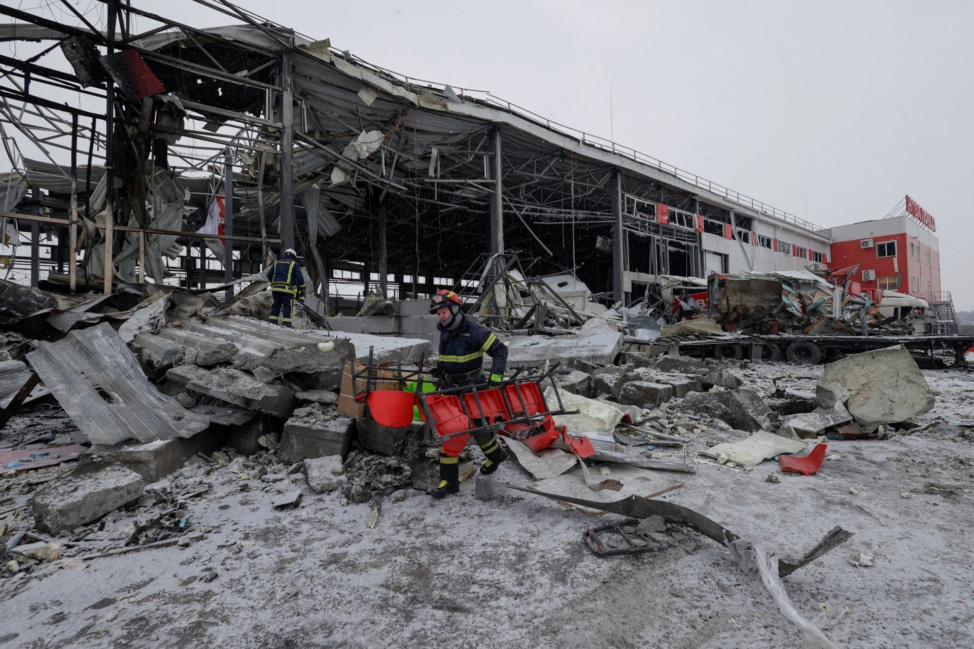 Ακόμη μία επίθεση σε ουκρανική ενεργειακή υποδομή αφήνει στο σκοτάδι και το ψύχος εκατομμύρια πολίτες
